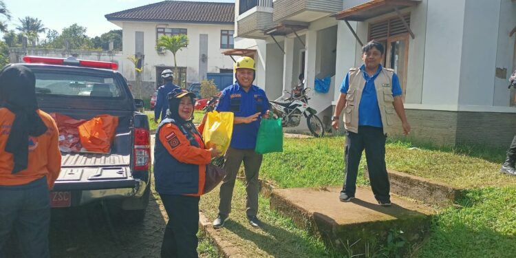 Posko Tim Terpadu Depok Peduli Bencana Di Cianjur Salurkan Bantuan